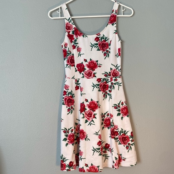 H&M Dresses & Skirts - Divided H&M Floral Dress
